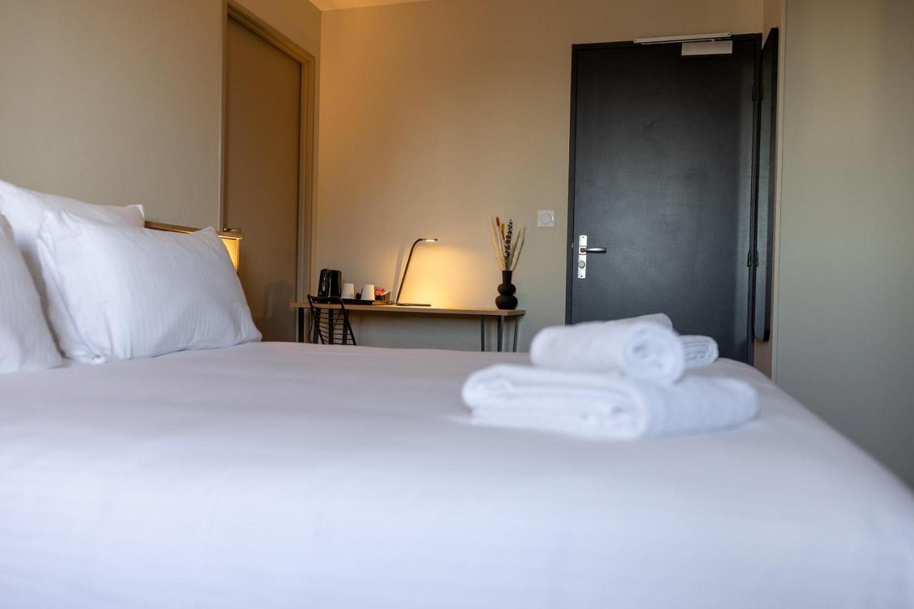 Logis Hotel & Restaurant Le Vert Bocage Franqueville-Saint-Pierre Buitenkant foto