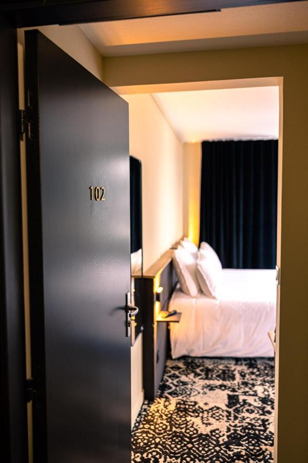 Logis Hotel & Restaurant Le Vert Bocage Franqueville-Saint-Pierre Buitenkant foto