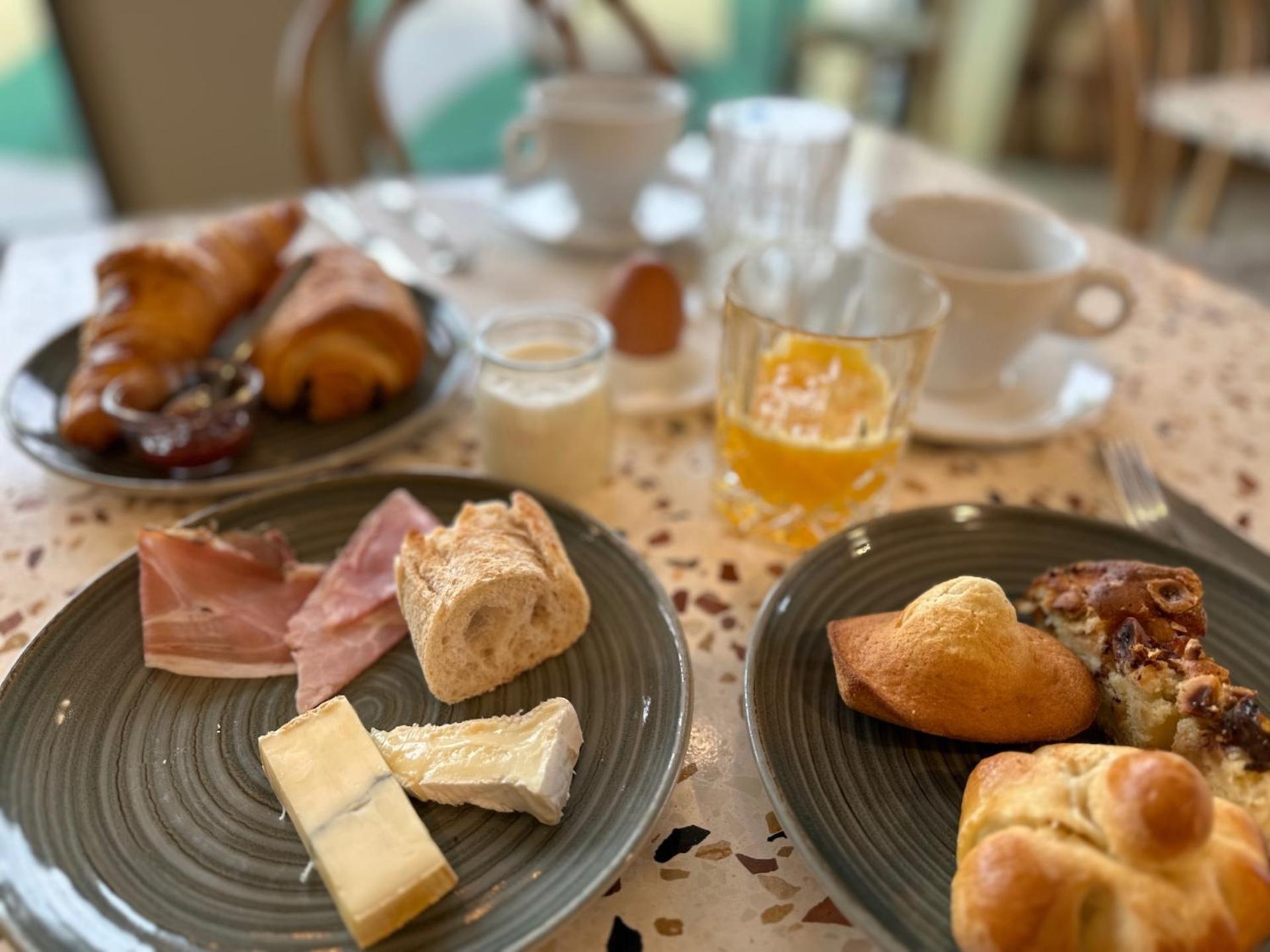 Logis Hotel & Restaurant Le Vert Bocage Franqueville-Saint-Pierre Buitenkant foto